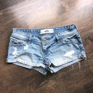 Drop waist, light denim shorts